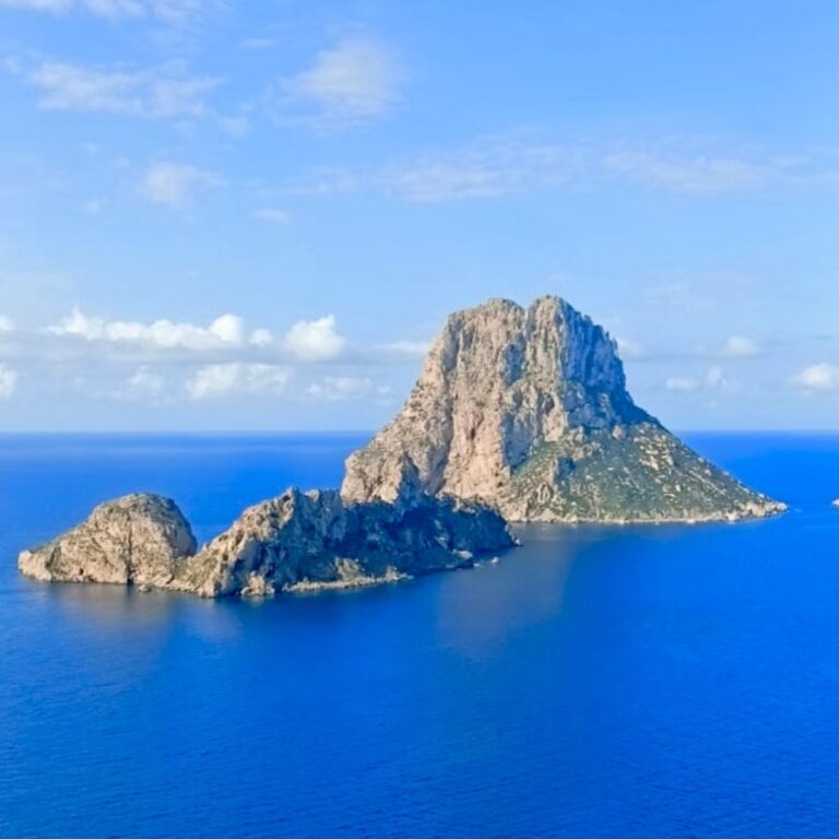 Ibiza para mujeres: tras la huella de la Diosa